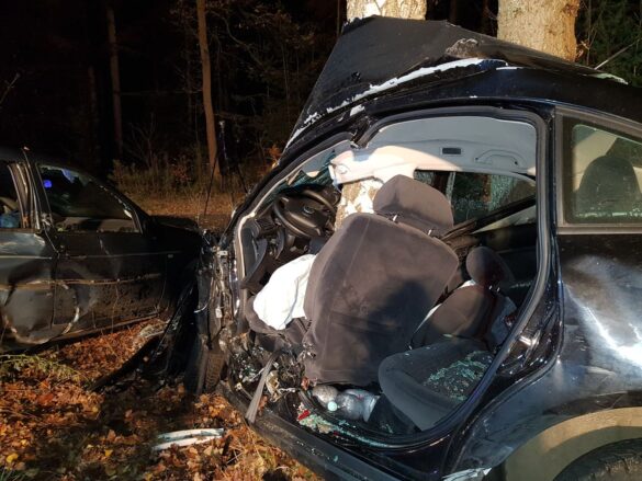 2018-11-27_Unfall-zwei-PKW-gegen-Baum-toedlich_Bohmte-Landkreis-Osnabrueck_015 Tödlicher Verkehrsunfall in Bohmte im Landkreis Osnabrück