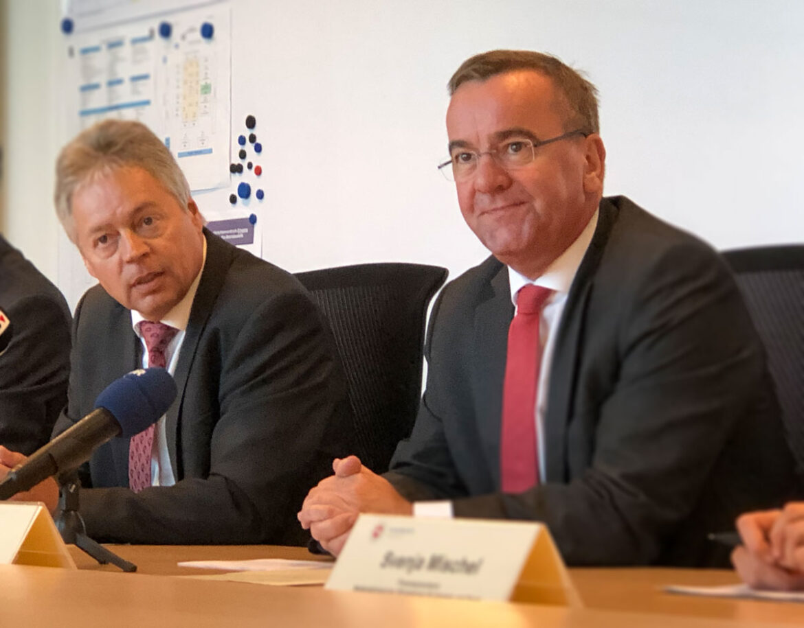 Polizeipräsident Bernhard Witthaut und Innenminister Boris Pistorius