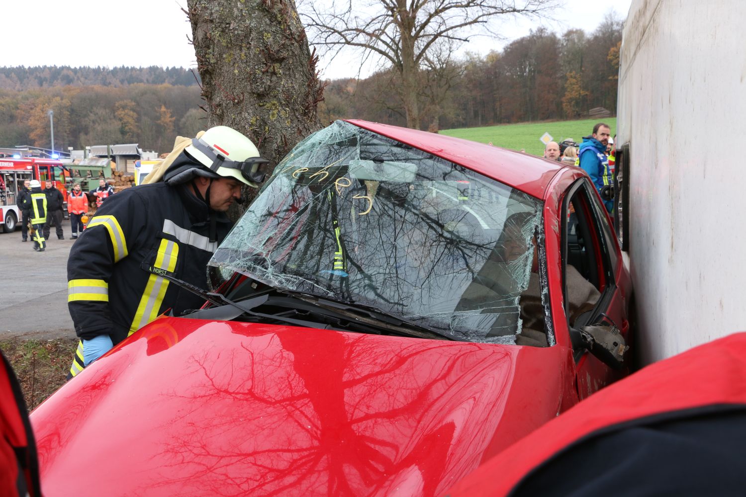 2018-12-01_Uebung-MANV-Bus-umgekippt_Melle-Landkreis-Osnabrueck_004 Fahrzeugbrand und Busunfall - Einsatzübung in Melle
