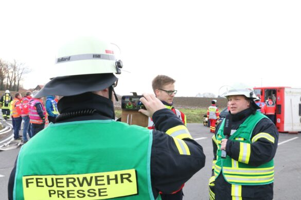 Fahrzeugbrand und Busunfall - Einsatzübung in Melle
