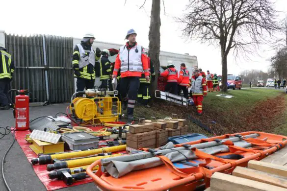 Fahrzeugbrand und Busunfall - Einsatzübung in Melle