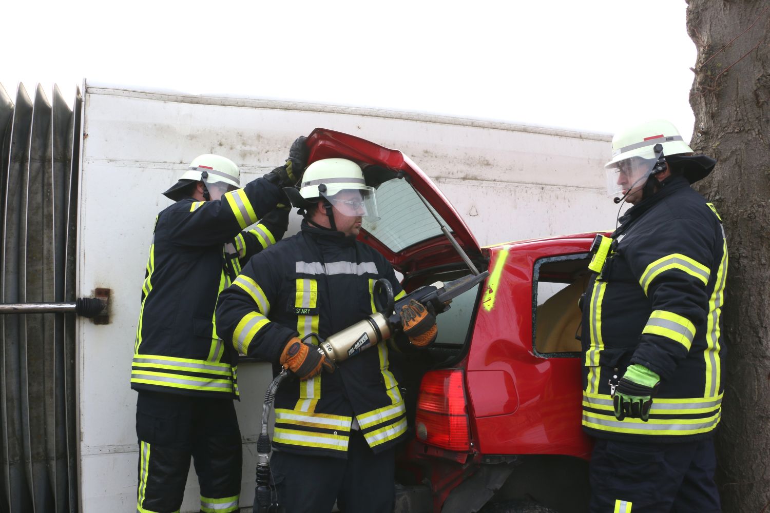 2018-12-01_Uebung-MANV-Bus-umgekippt_Melle-Landkreis-Osnabrueck_013 Fahrzeugbrand und Busunfall - Einsatzübung in Melle