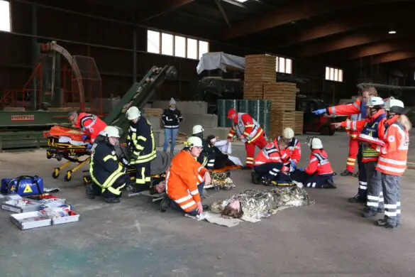 Fahrzeugbrand und Busunfall - Einsatzübung in Melle