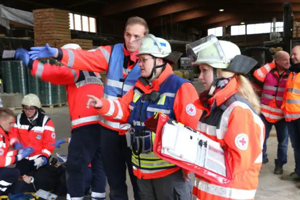 Fahrzeugbrand und Busunfall - Einsatzübung in Melle