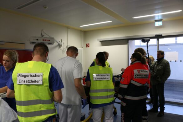 Fahrzeugbrand und Busunfall - Einsatzübung in Melle