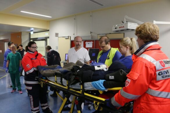 Fahrzeugbrand und Busunfall - Einsatzübung in Melle