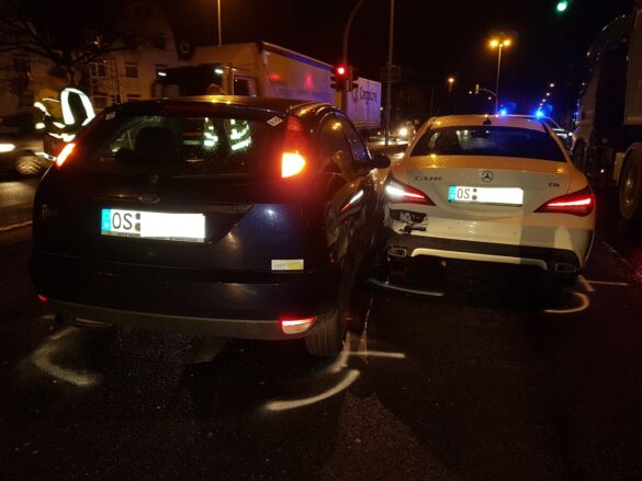 Was war mit der Fahrerin los? Zwei Unfälle kurz hintereinander