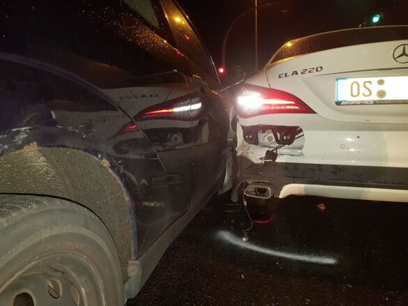 Was war mit der Fahrerin los? Zwei Unfälle kurz hintereinander