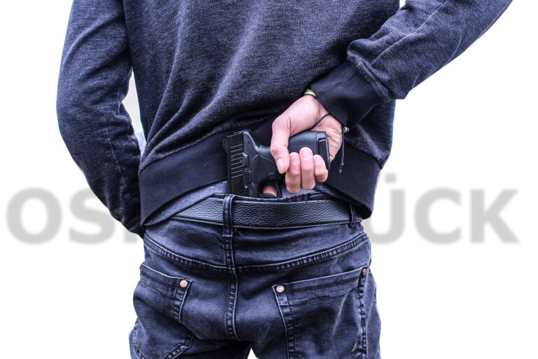 Symbolbild, Täter mit Waffe