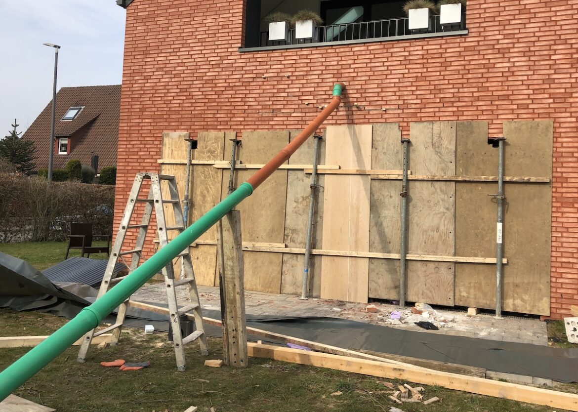 Mit dem SUV ins Haus