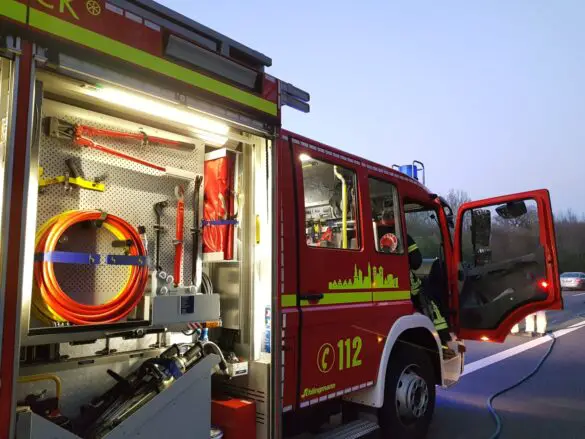 2019-03-29_Brand-Feuer-PKW-Autobahn-A30-Osnabrueck_003 PKW brennt auf Autobahn A30 bei Osnabrück aus