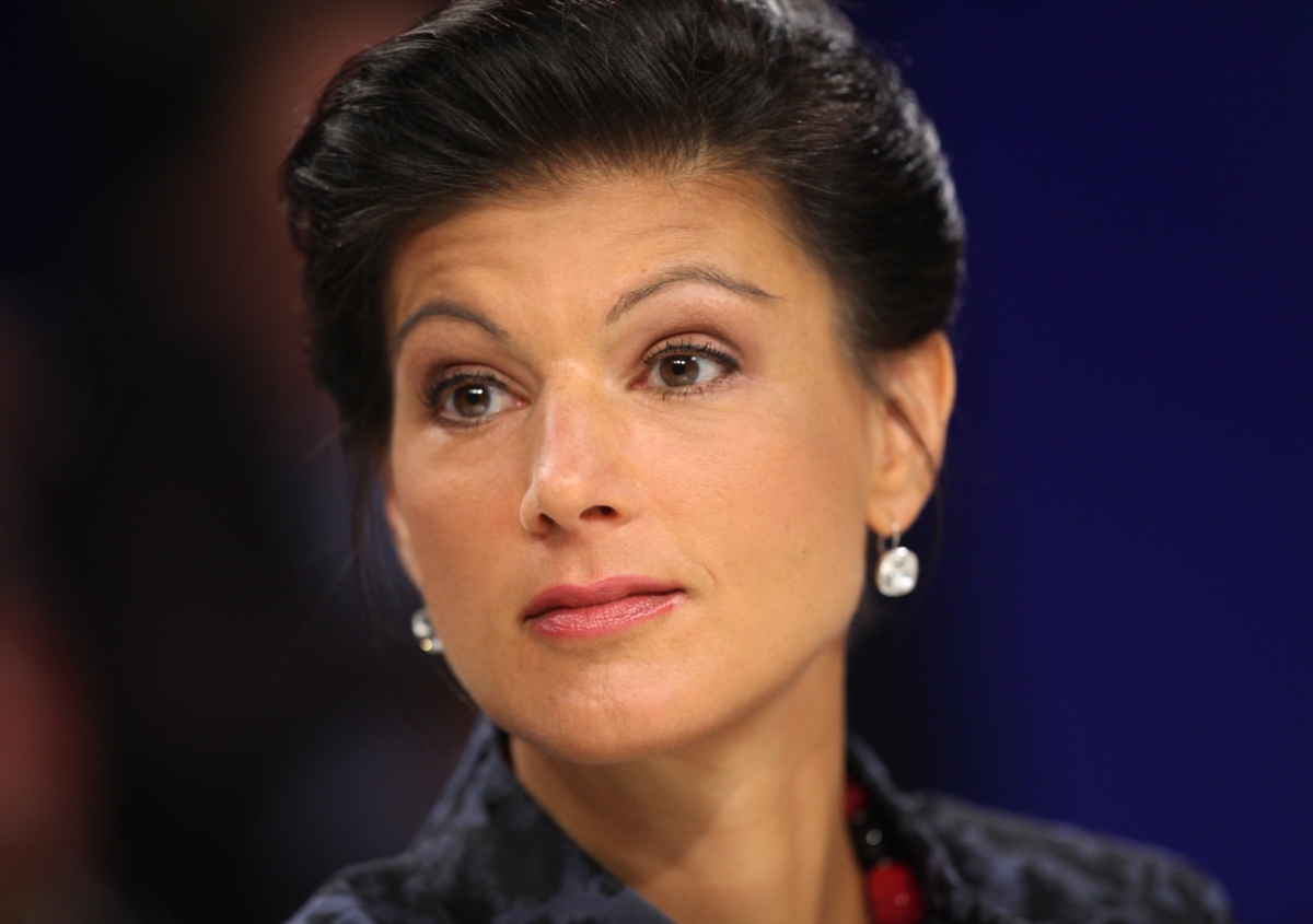 Sahra wagenknecht. Сара Вагенкнехт. Сара Вагенкнехт красивая. Сара Вагенкнехт молодая. Сара Вагенкнехт последнее.