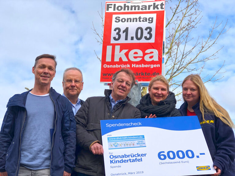Spendenübergabe bei IKEA
