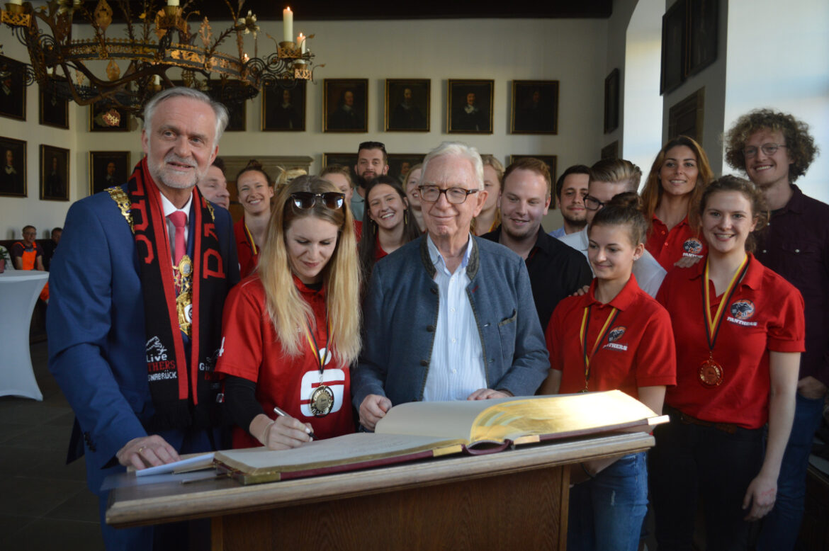 GiroLive Panthers, Friedenssaal, Griesert