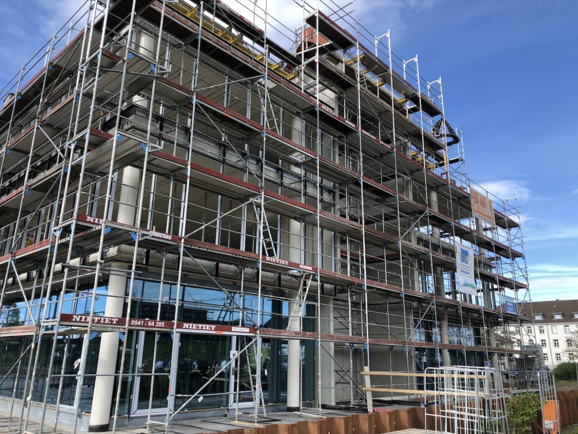 DAS_FLEX feiert Richtfest