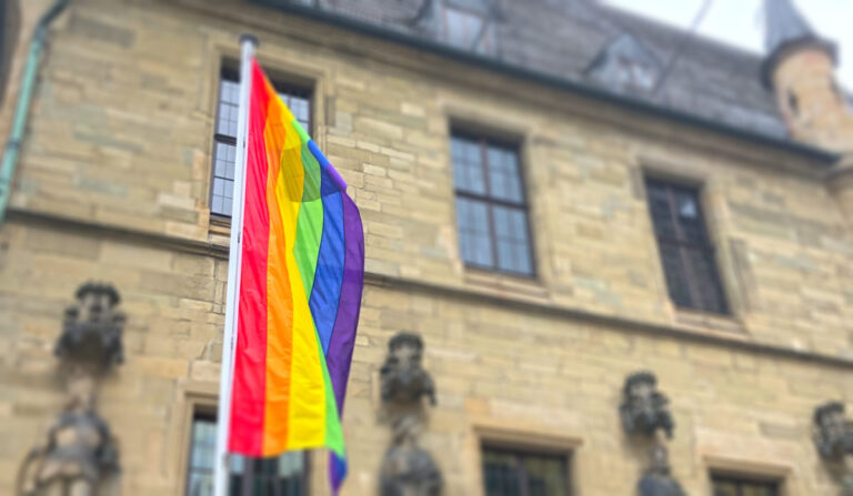 "Kein Pride der Apartheid", Aufkleber auf dem Briefkasten der Osnabrücker Linkspartei