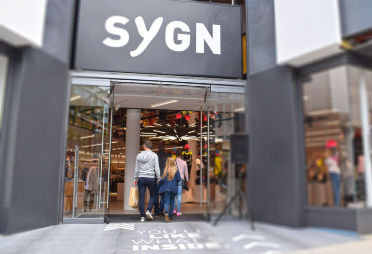 SYGN, jetzt mit beidem Eingang zur Großen Straße