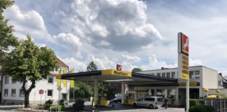 Westfalen Tankstelle an der Rheiner Landstraße.