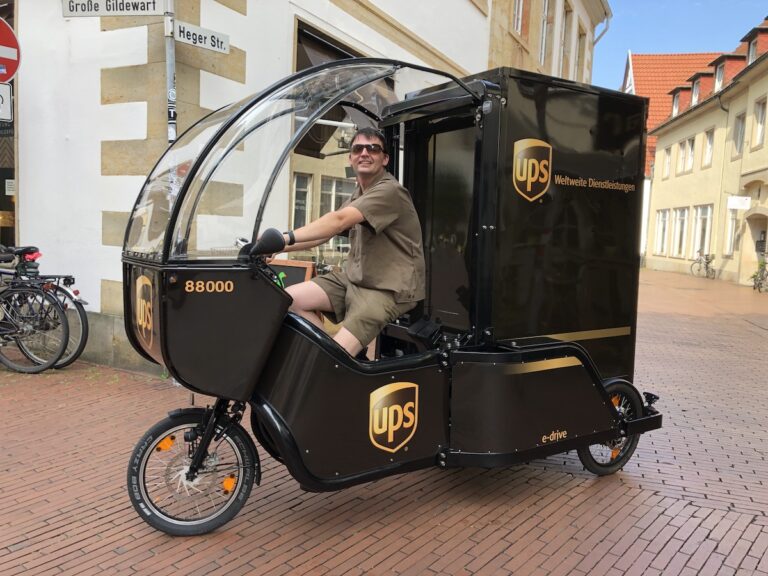 Maik Pohl liefert in der Osnabrücker Altstadt nun mit dem Fahrrad aus