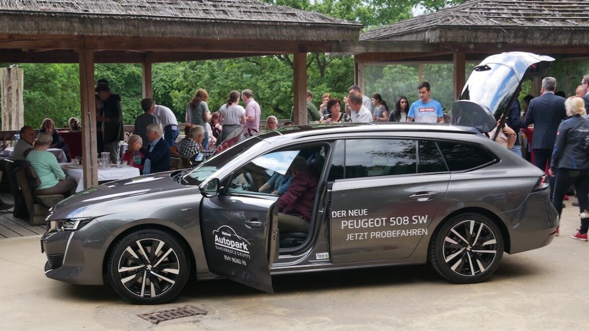 Präsentation des neuen Peugeot 508SW im Zoo Osnabrück