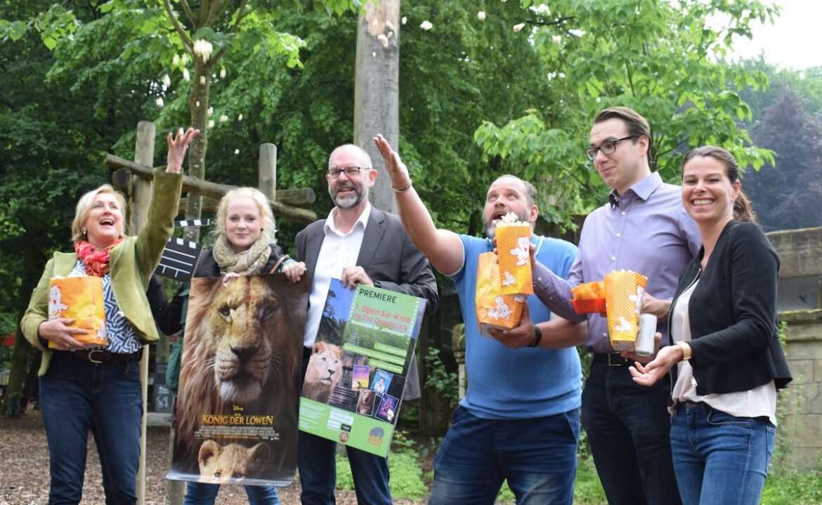 Stellen gemeinsam das 1. Open Air-Kino im Zoo Osnabrück vor (v.l.n.r.): Claudia Galitz („Löwen für Löwen“), Jennifer Ludwig (Zoo Osnabrück), Klaus Korte (Filmpassage Osnabrück), Christian Schäfer („Alles Bestens“, Schäfer, Events & Medien), Marc Kappler (Rahenbrock Gruppe) sowie Nadine Hagensieker (Hagensieker & Trame GmbH VGH Versicherungen)
