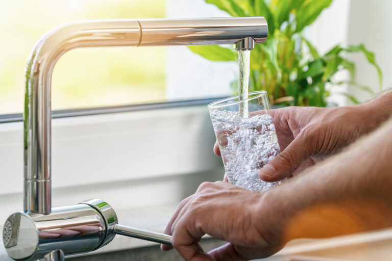 Trinkwasser (Symbolbild) / Foto: fotolia.com © rcfotostock