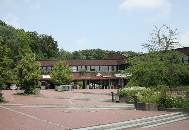 Haupteingang Zoo Osnabrück (© A.Savin, WikiCommons)