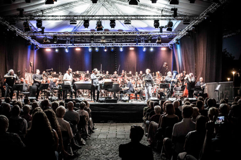 Abschlusskonzert des Morgenland Festivals 2019. / Foto: Morgenland Festival in Innenstadt