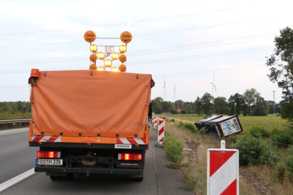 Bergung auf der Autobahn A1 in der Nacht nach LKW-Unfall