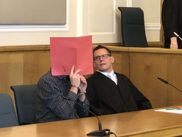 der aus Hasbergen stammende Angeklagte und Verteidiger Joë Thérond
