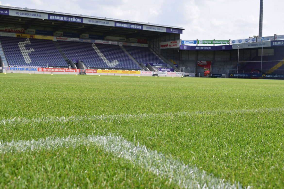 Spielfeld im VfL Stadion an der Bremer Brücke