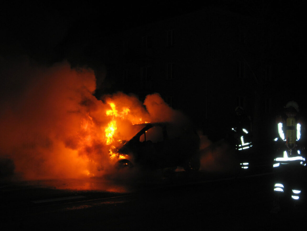 Symbolbild PKW Brand