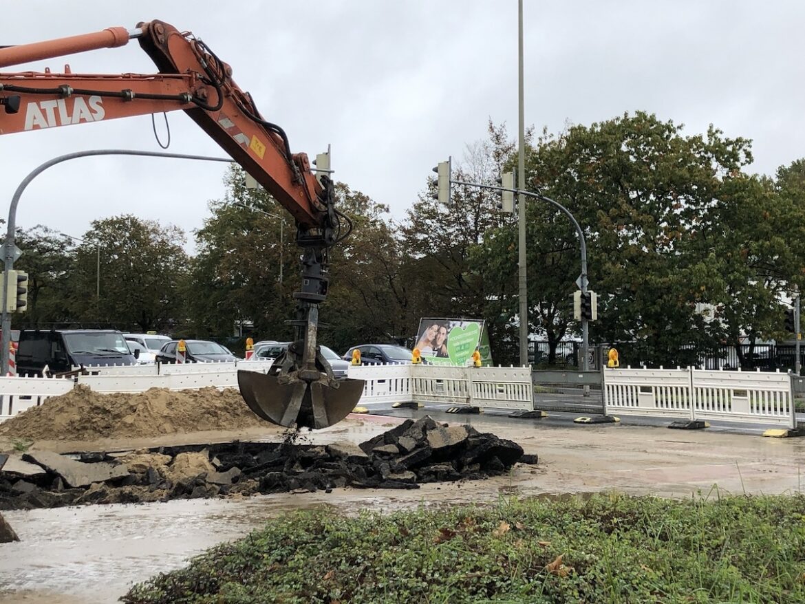 Rohrbruch an der Pagenstecherstraße (Foto: Pohlmann)