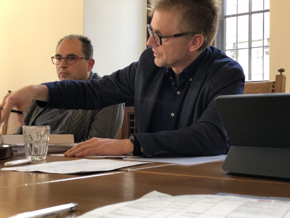 Heiko Panzer (links) und Frank Henning erläutern den SPD-Haushaltsansatz