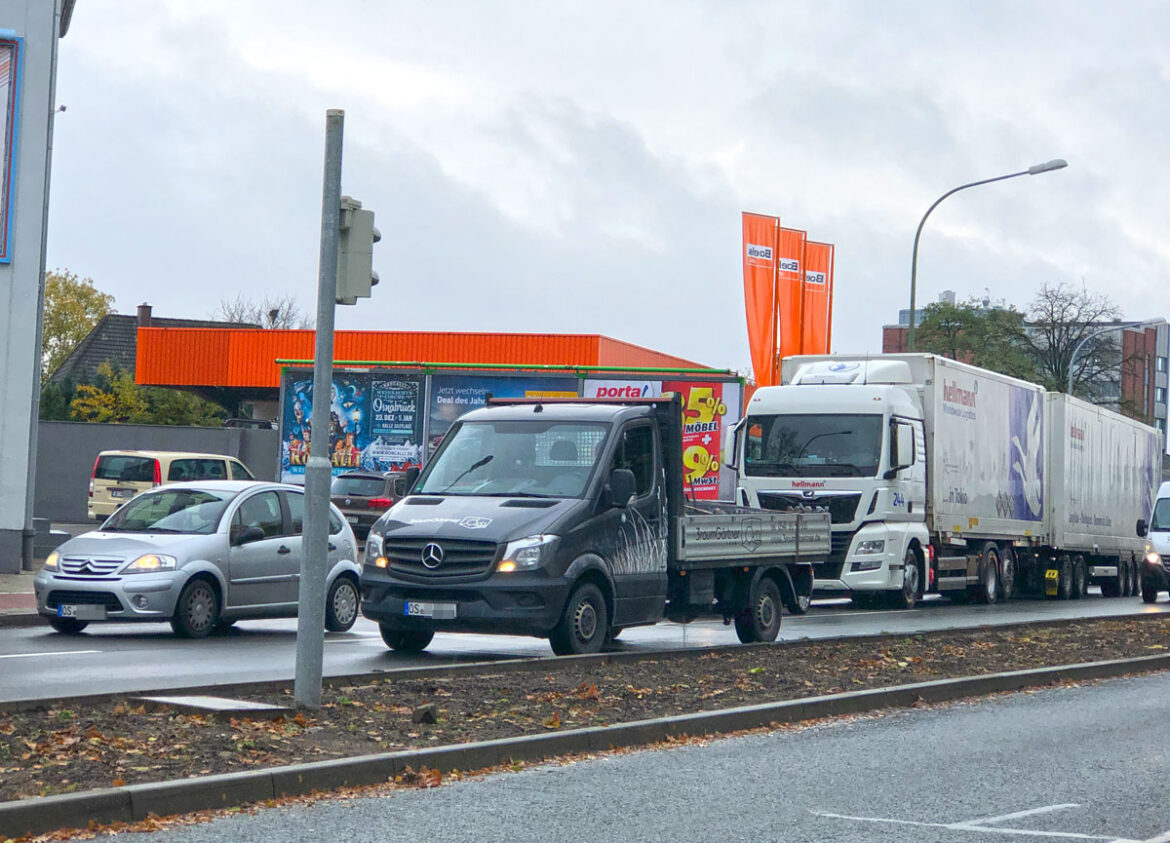 Zusatzampel und Stau auf der Hansastraße