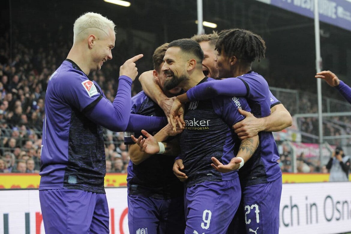 Marcos Alvarez jubelt nach seinem Tor zum 1:0 mit Niklas Schmidt (links); Foto: imago images / osnapix