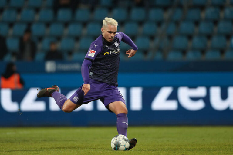 Niklas Schmidt erzielt das 1:1 per Elfmeter, Foto: imago images / RHR-Foto