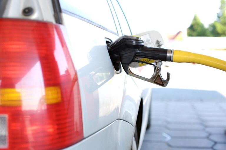Auto an Tankstelle