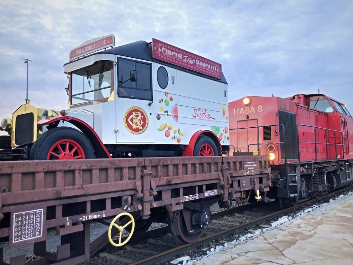 Sonderzug des Circus Roncalli