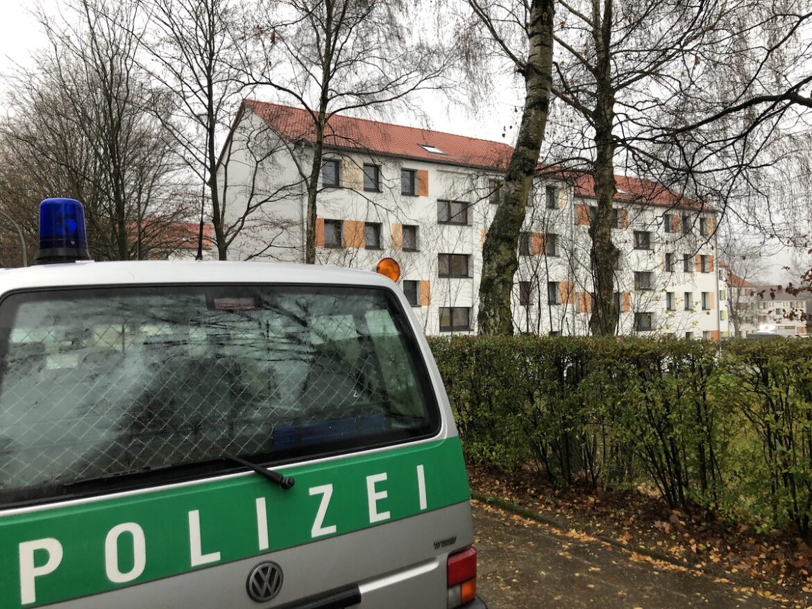 Polizei am Tatort in der Dodesheide