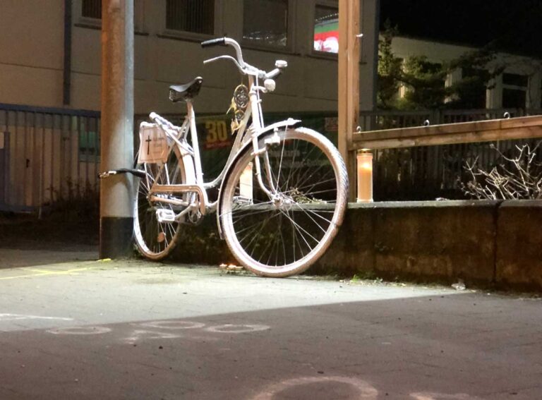 Ghost Bike an der Pagenstecherstraße