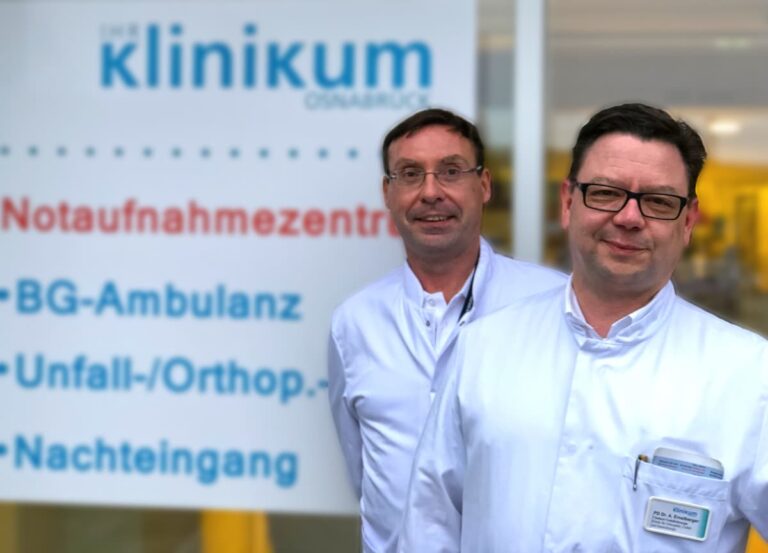 PD Dr. Antonio B. Ernstberger (vorne rechts) und PD Dr. Christian Weinand (hinten)