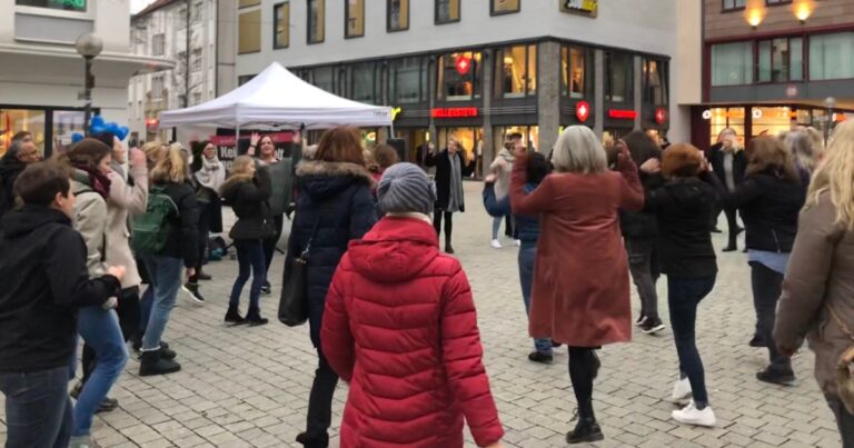 (Archivbild) One Billion Rising Osnabrück 2020 in der Innenstadt