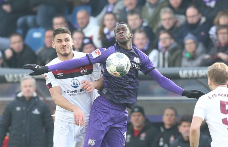 Konstantinos Mavropanos (1. FC Nürnberg / FCN ) und VfL-Neuzugang Assan Ceesay, Foto imago images / Zink