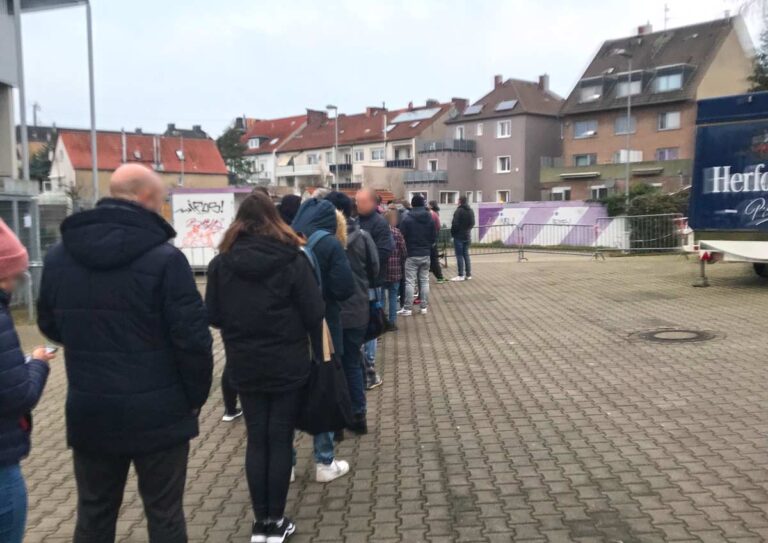 Vorverkauf an der Bremer Brücke, Foto: Hauke Peinz