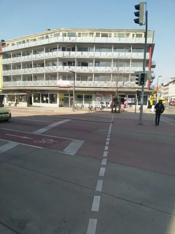 Das Leben muss weitergehen – Ein Freitagmittag am Rosenplatz