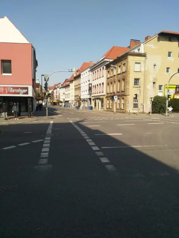 Das Leben muss weitergehen – Ein Freitagmittag am Rosenplatz