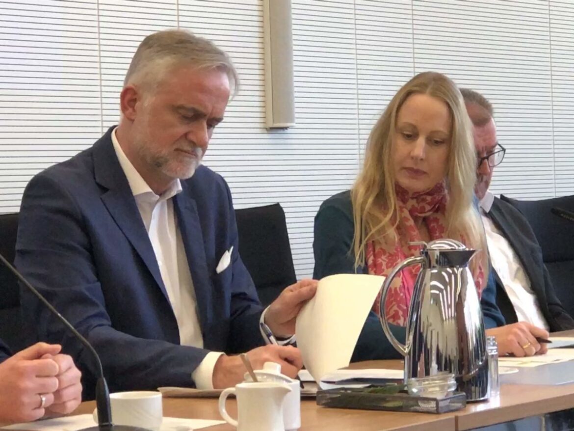 Stadt und Landkreis präsentieren neue Verordnungen, Anna Kebschull und Wolfgang Griesert