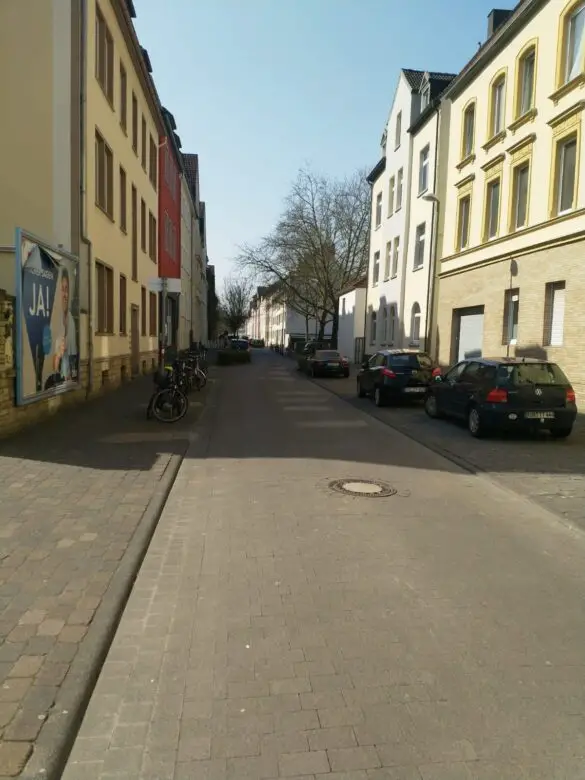 Das Leben muss weitergehen – Ein Freitagmittag am Rosenplatz