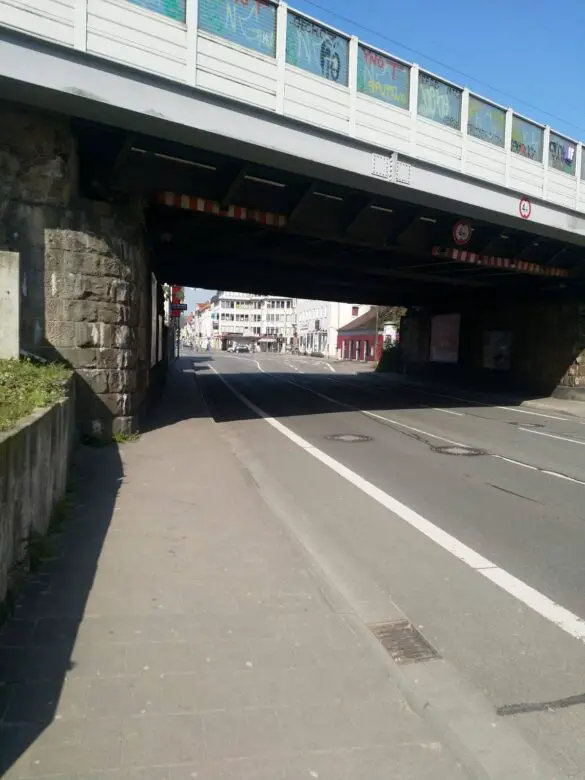 Das Leben muss weitergehen – Ein Freitagmittag am Rosenplatz